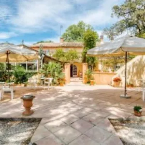 Logis Le Chene Hotell