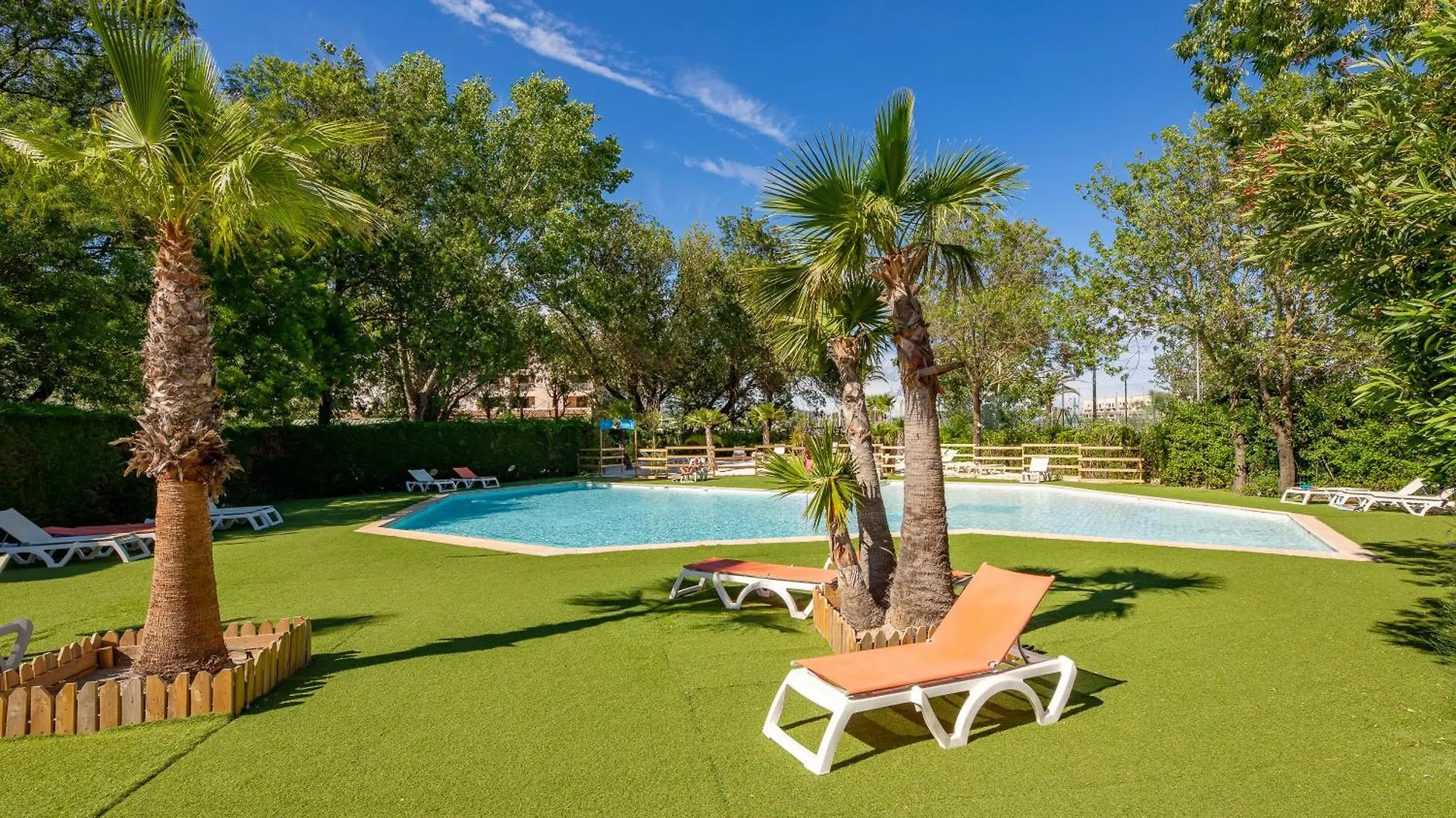 Marina Hotel Club Cogolin 2*,  France